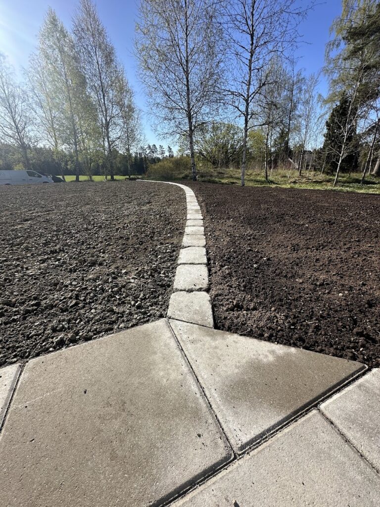 Mark trädgård anläggning sten mur fris kantsten gräsmatta